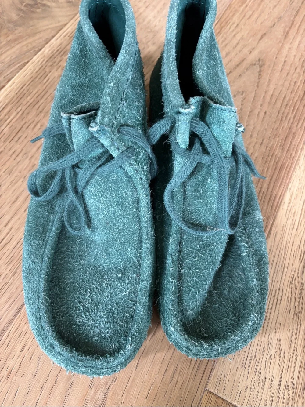 Clarks wallabee boot in forest green mens 10